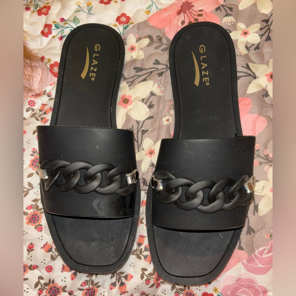 Glaze Black Minimalist Chain Sandals